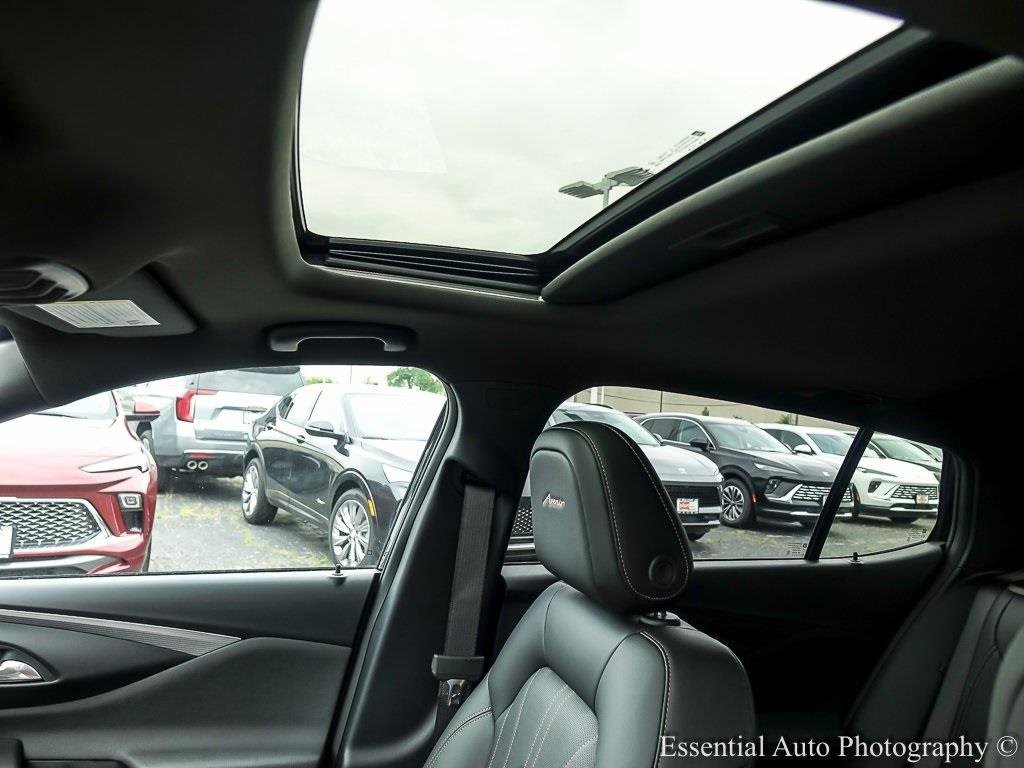New 2025 Buick Envista Avenir image 11
