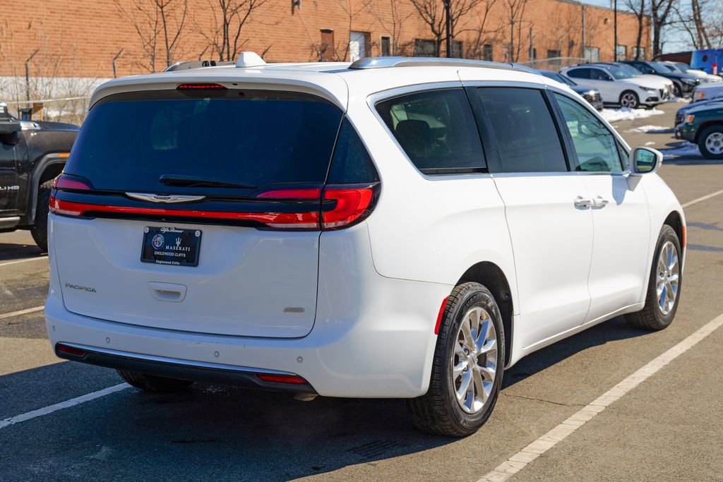 Used 2021 Chrysler Pacifica Touring-L image 6