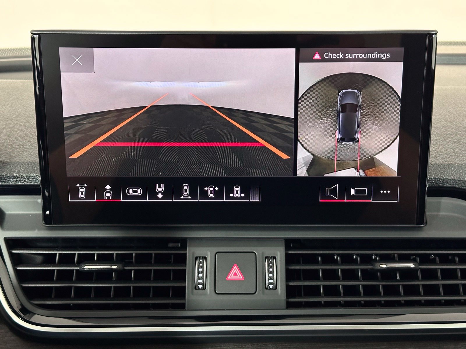 Used 2024 Audi Q5 e Premium Plus AWD/4WD image 38