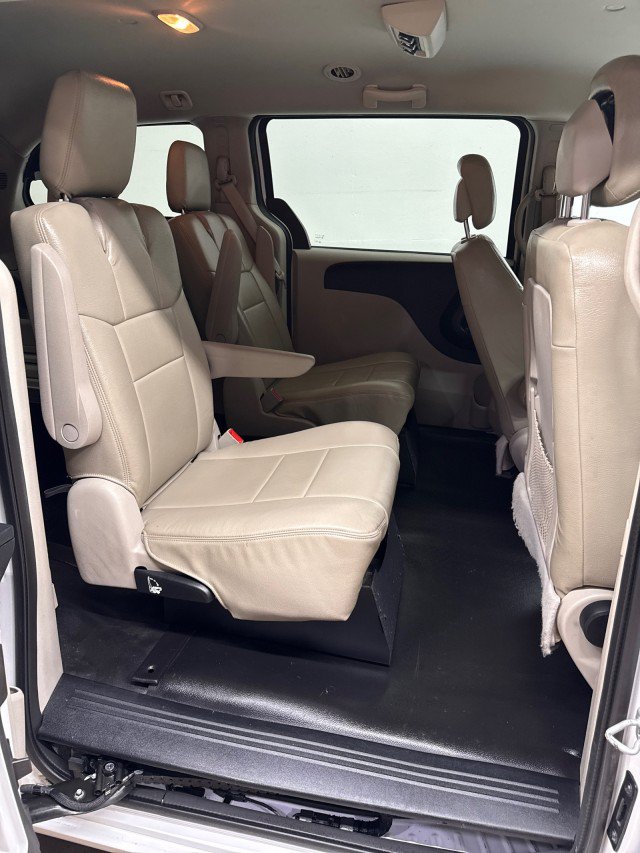 Used 2016 Dodge Grand Caravan SXT FWD image 30