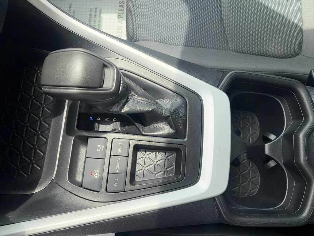 Used 2020 Toyota RAV4 LE FWD image 23