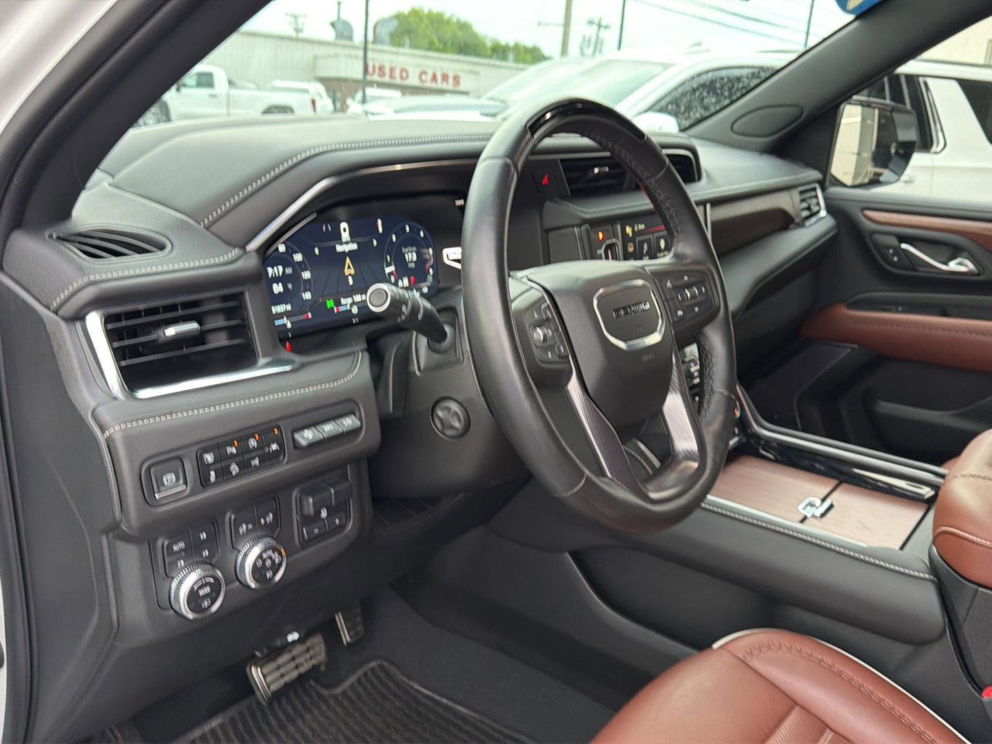 Used 2023 GMC Yukon XL Denali Ultimate AWD/4WD image 18