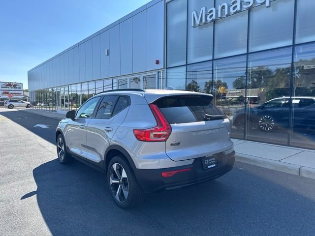 Certified 2025 Volvo XC40 B5 Plus AWD/4WD image 3