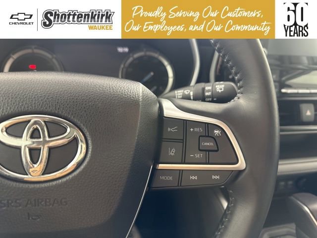 Used 2022 Toyota Highlander XLE image 26