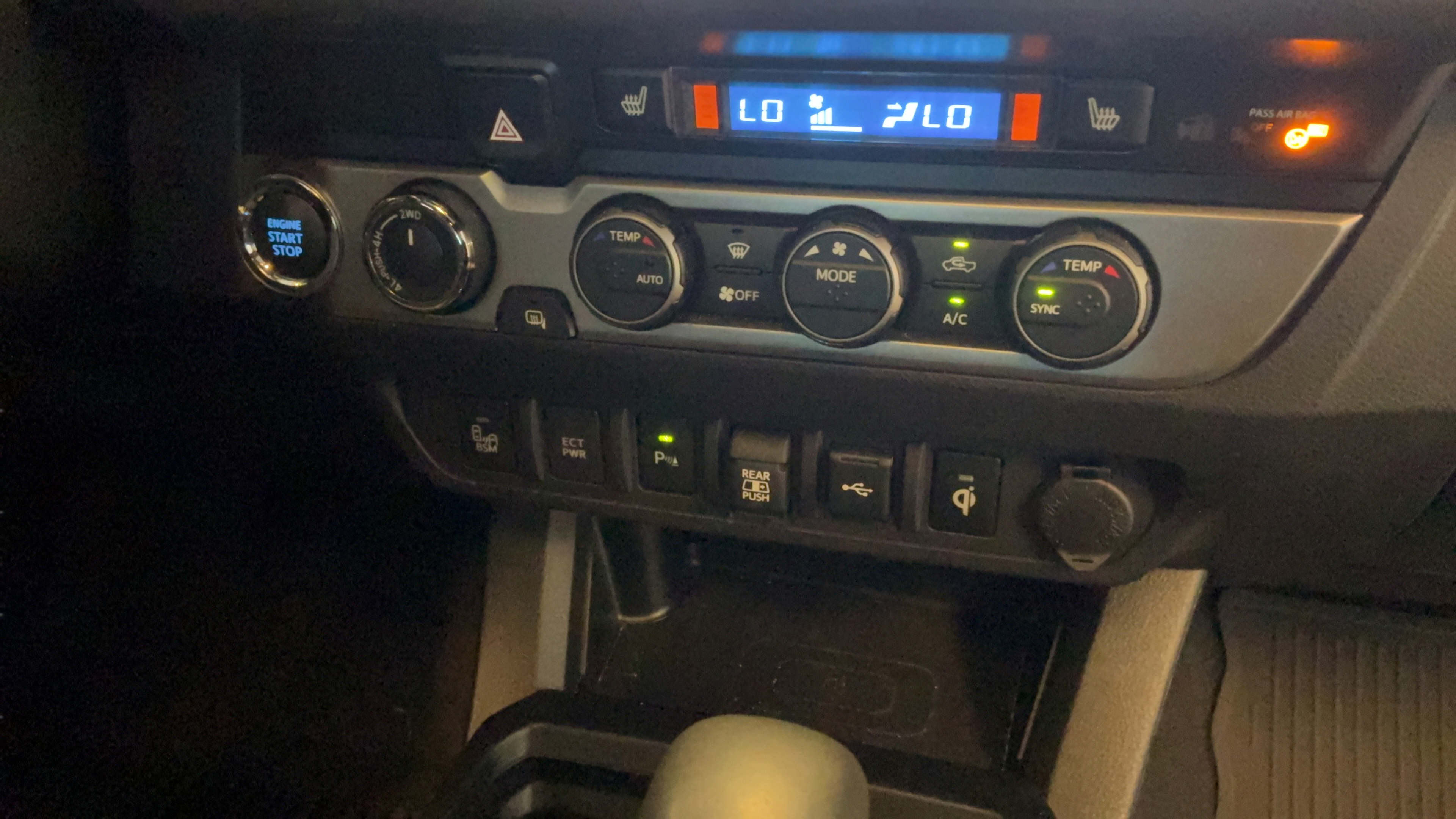 Used 2022 Toyota Tacoma Limited AWD/4WD image 33