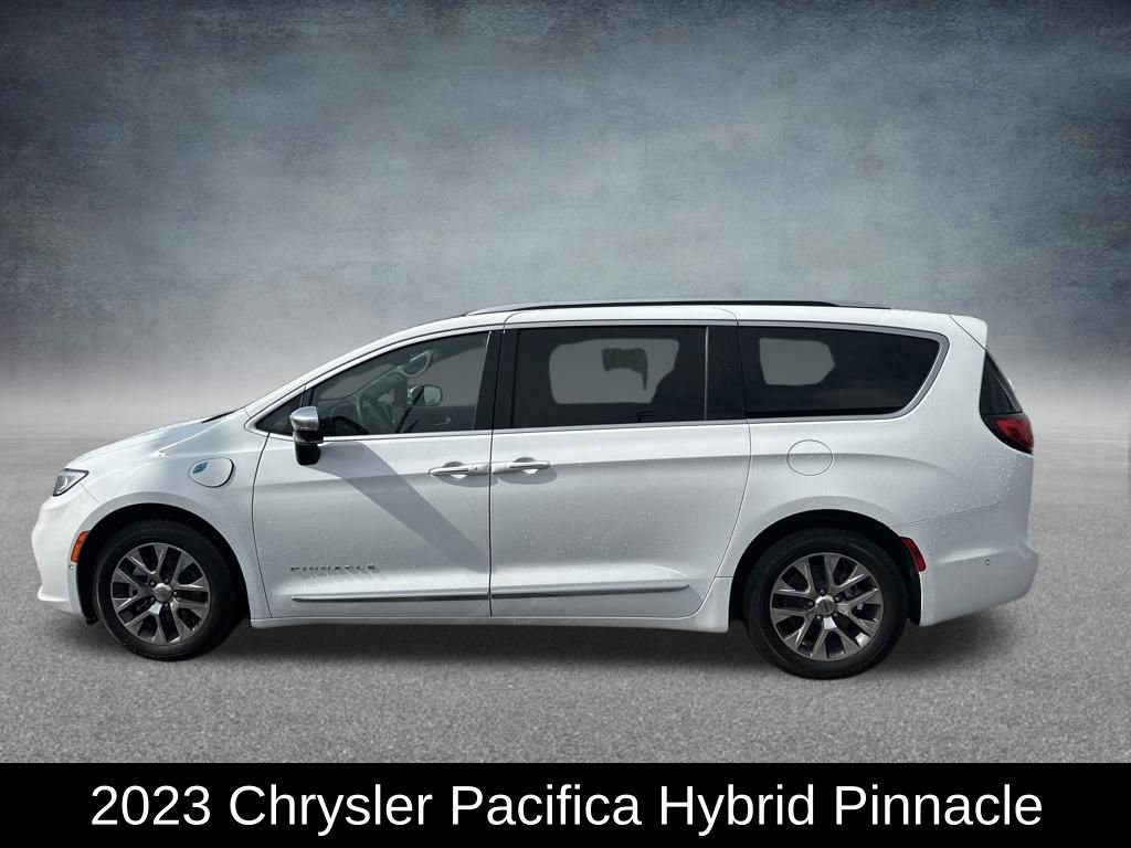 Used 2023 Chrysler Pacifica Pinnacle FWD video 2