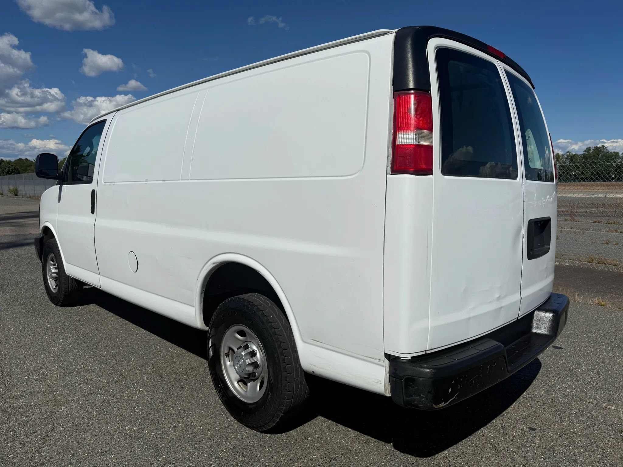 Used 2016 Chevrolet Express 2500 RWD image 8