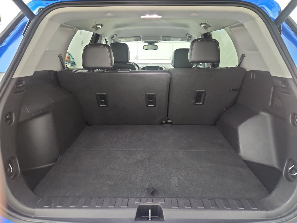 Used 2024 GMC Terrain SLT FWD image 34