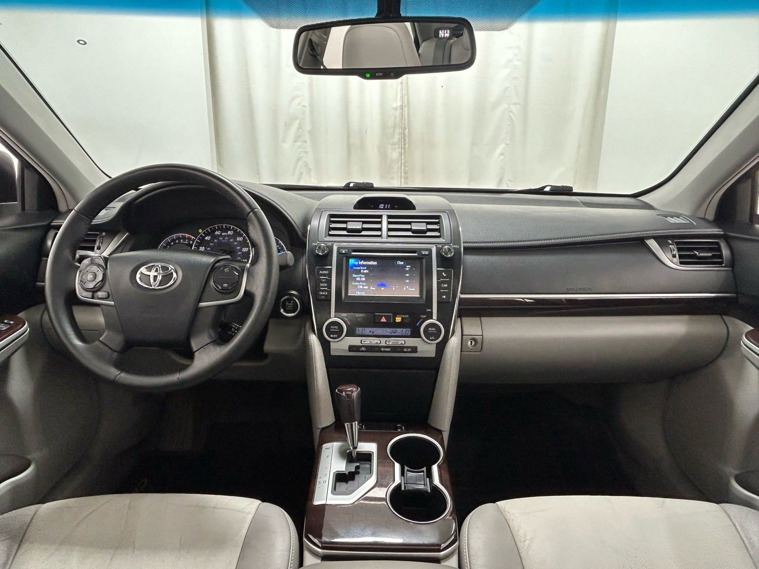 Used 2013 Toyota Camry XLE w/ Leather Pkg image 8