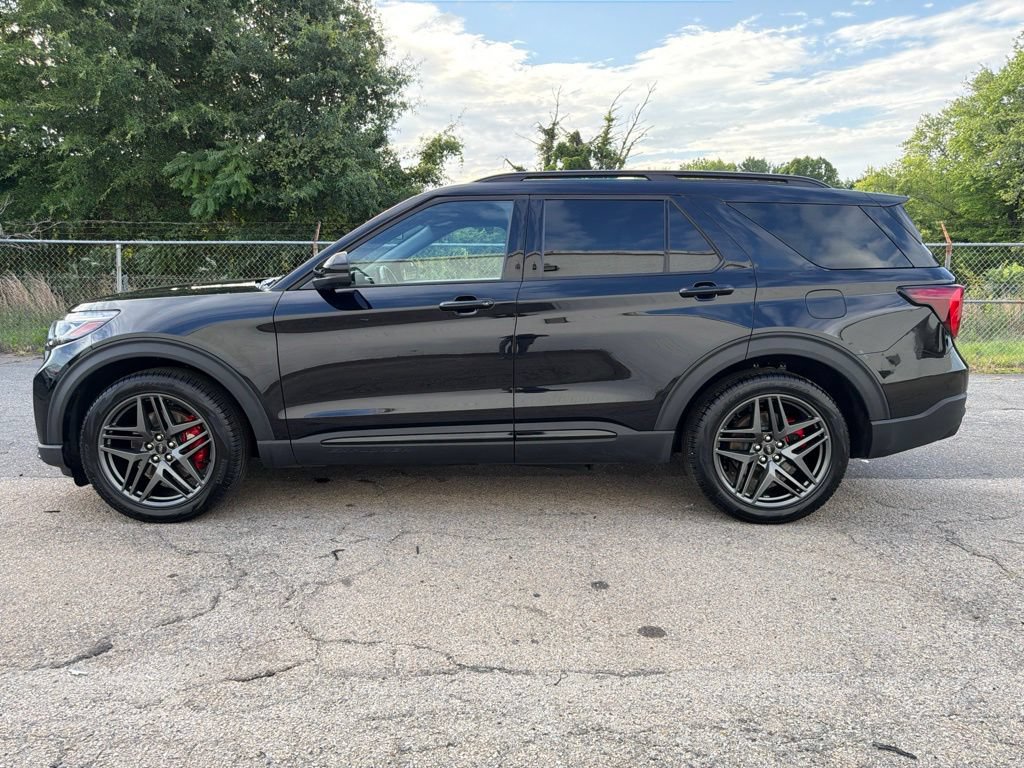 Used 2025 Ford Explorer ST AWD/4WD image 5
