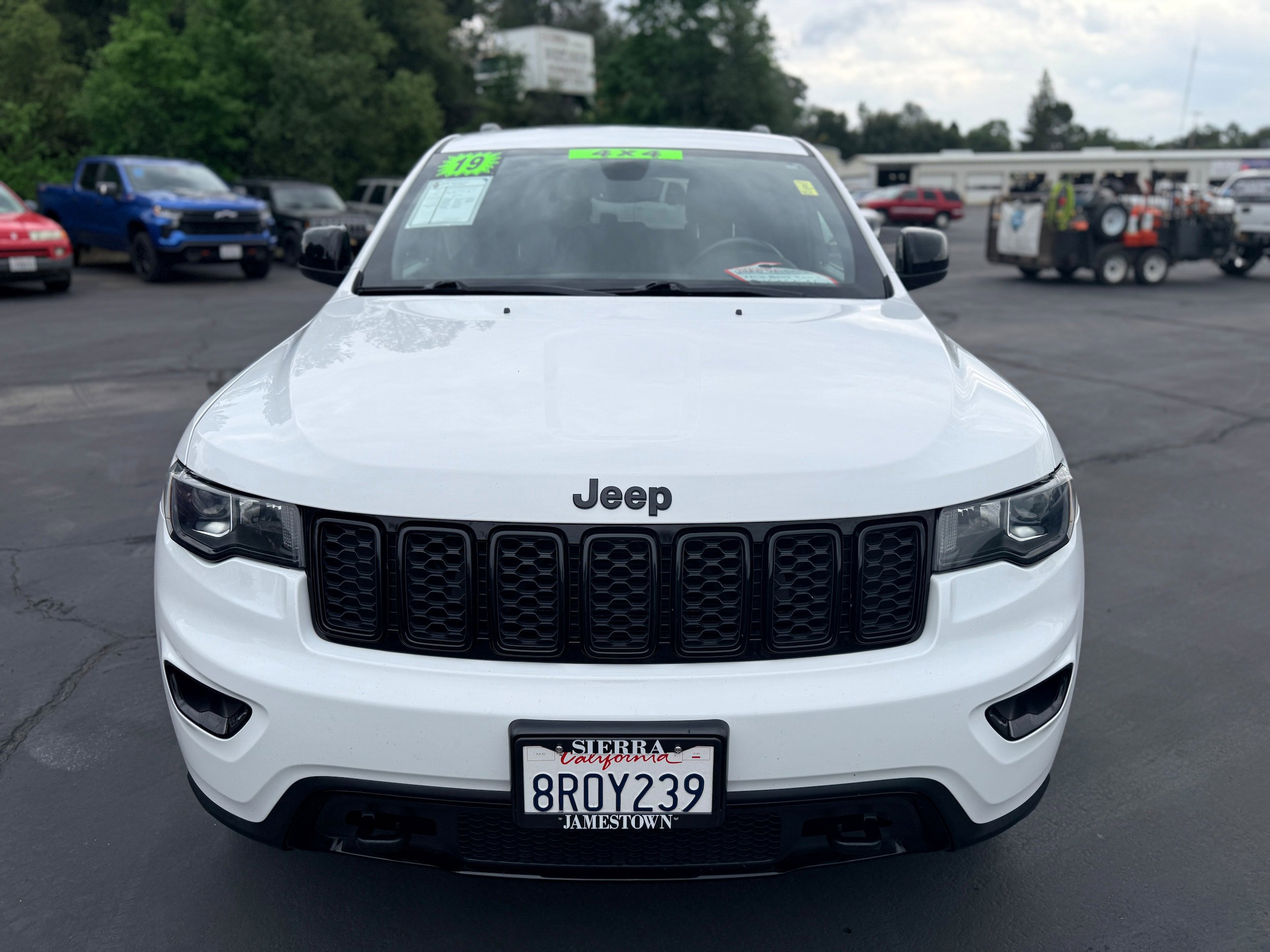 Used 2019 Jeep Grand Cherokee Laredo AWD/4WD image 3