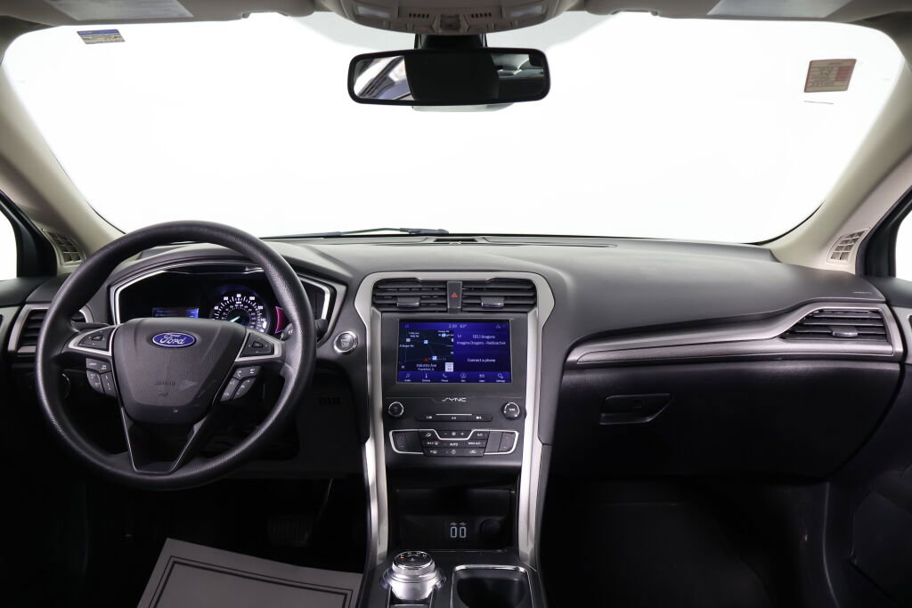 Used 2020 Ford Fusion SE image 30