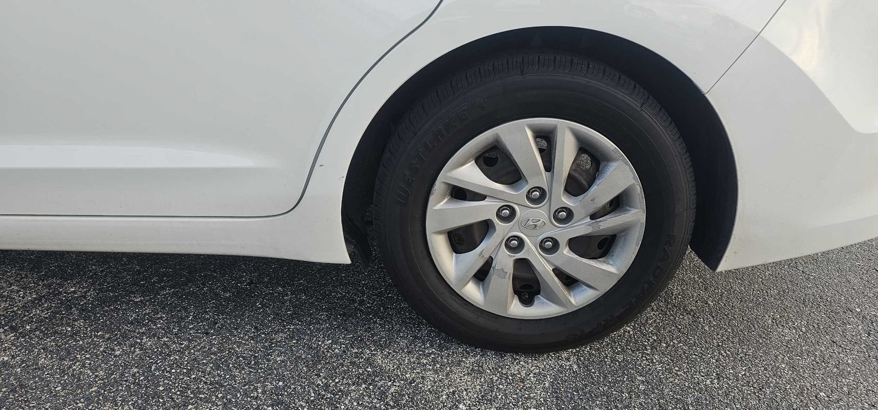 Used 2018 Hyundai Elantra SE FWD image 11