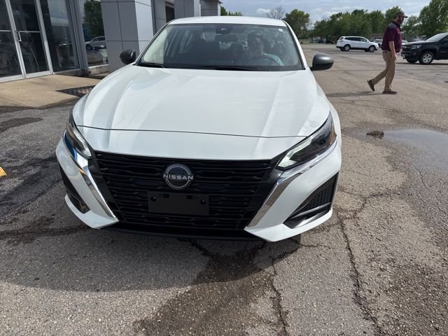 Used 2025 Nissan Altima 2.5 SV FWD image 4
