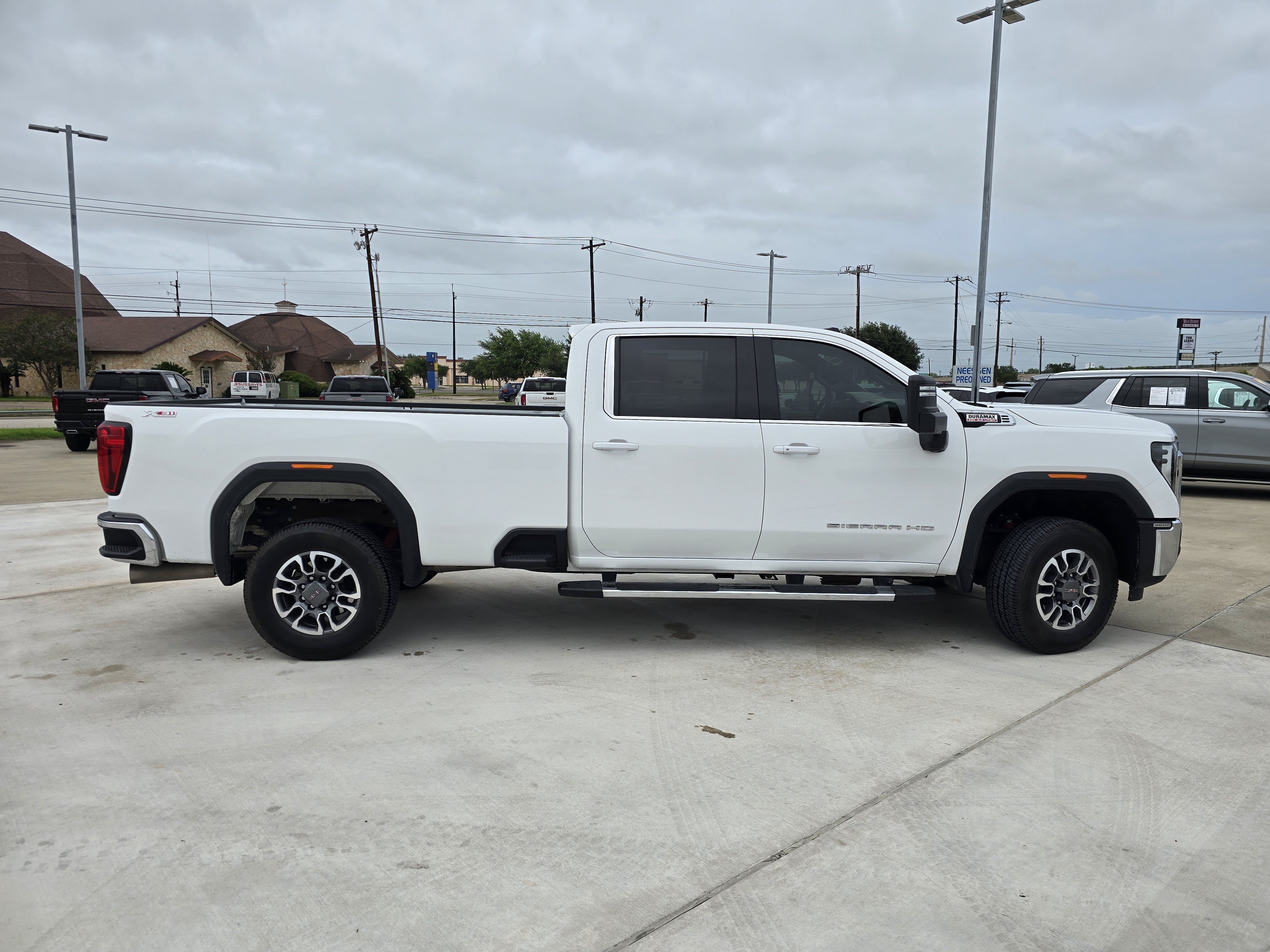 Used 2025 GMC Sierra 3500 SLE w/ SLE Convenience Package AWD/4WD image 2