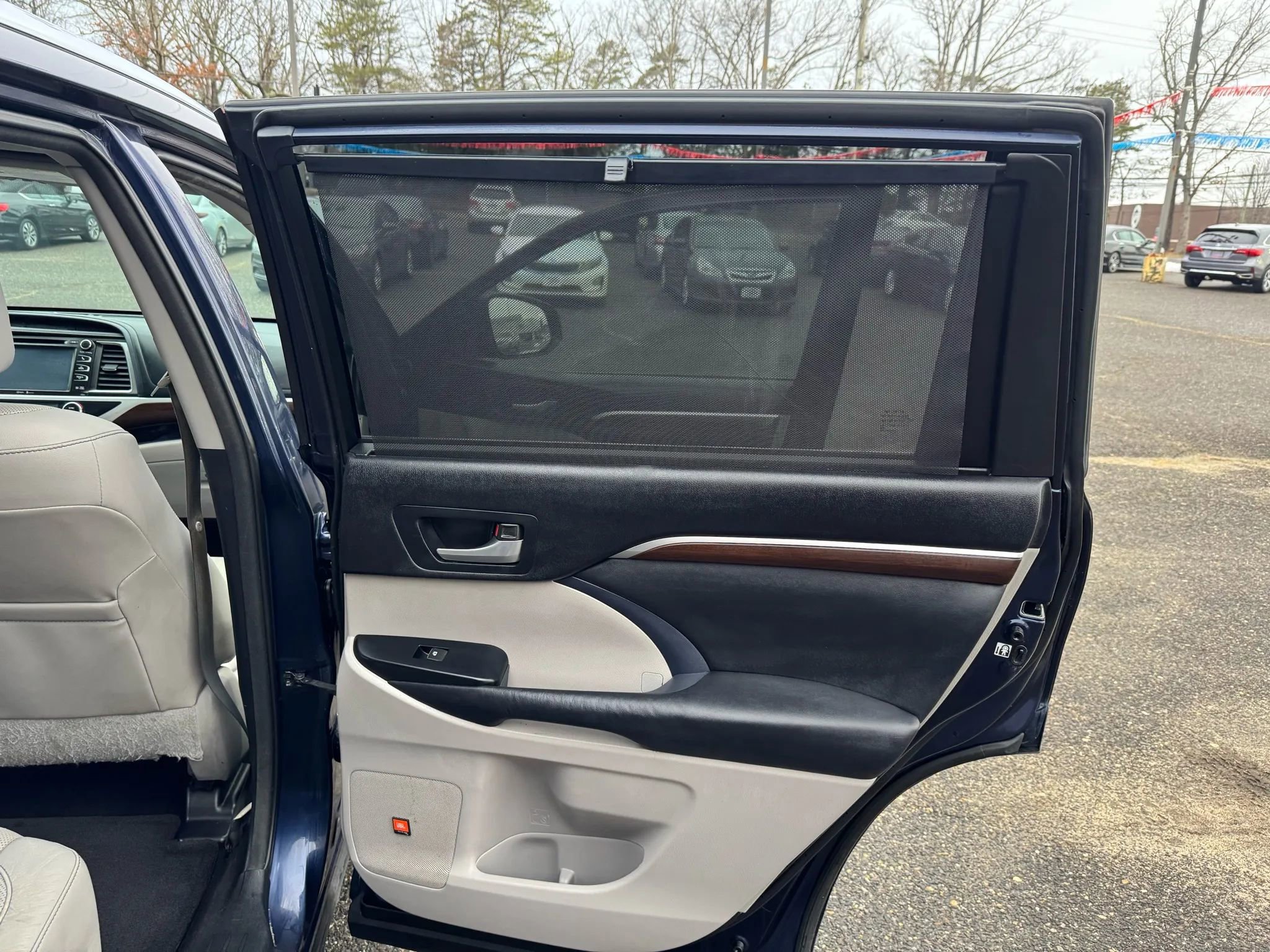 Used 2014 Toyota Highlander Limited w/ Preferred Accessory Package image 15