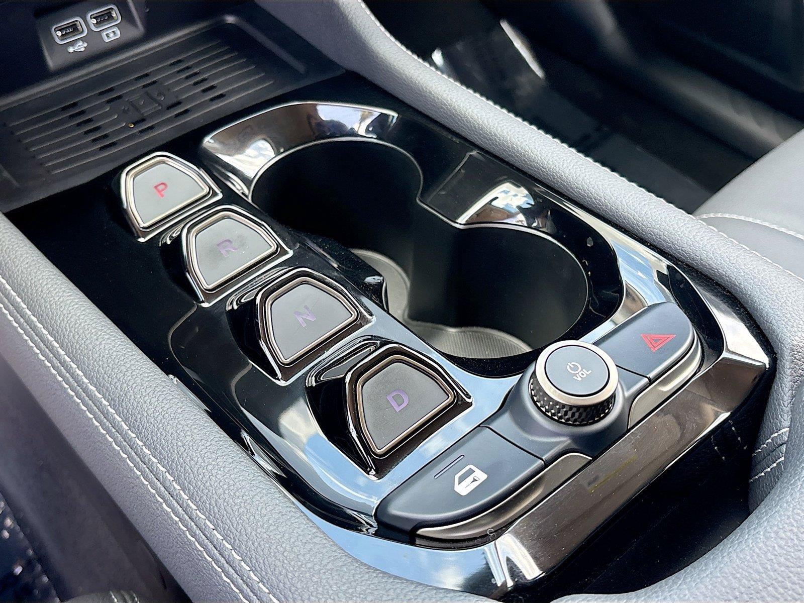 New 2025 VinFast VF 8 Eco AWD/4WD image 16