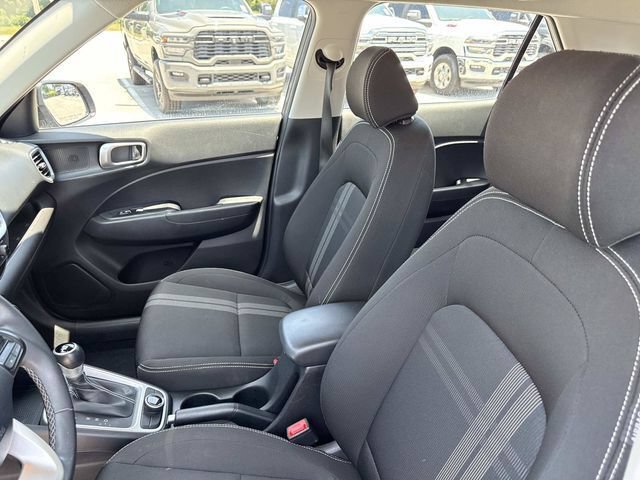 Used 2025 Hyundai Venue SEL FWD image 20