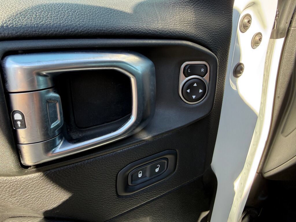Used 2021 Jeep Wrangler Unlimited Sahara AWD/4WD image 19