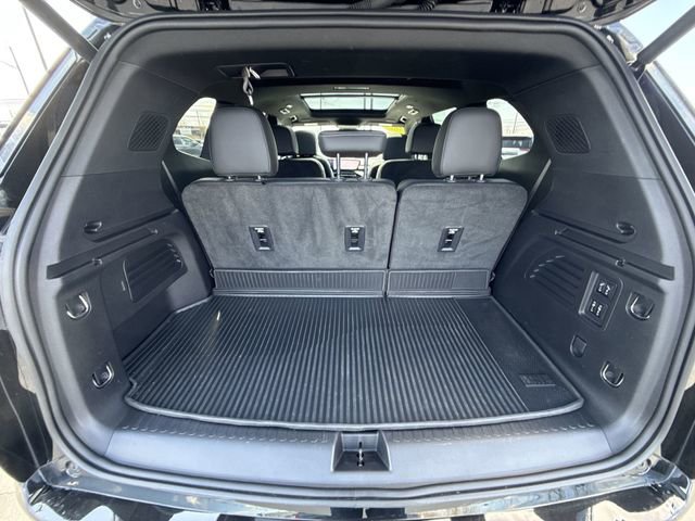 Used 2025 Buick Enclave Avenir image 27