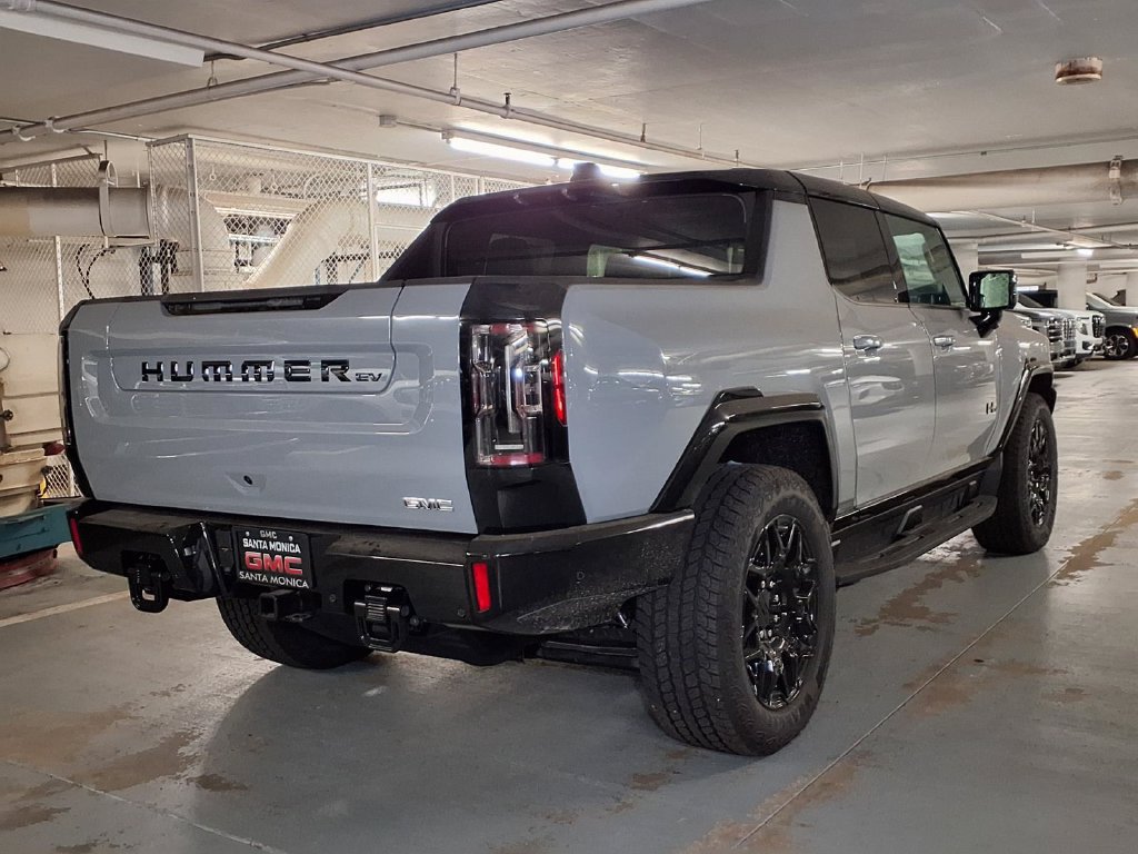 New 2026 GMC Hummer EV 4x4 Crew Cab w/ LPO, Dark Essentials Package image 8