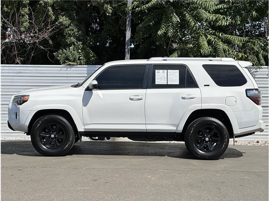 Used 2017 Toyota 4Runner SR5 AWD/4WD image 13