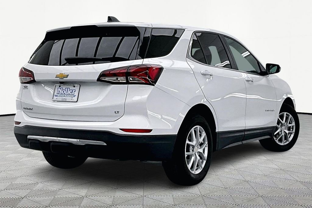 Used 2024 Chevrolet Equinox LT image 2