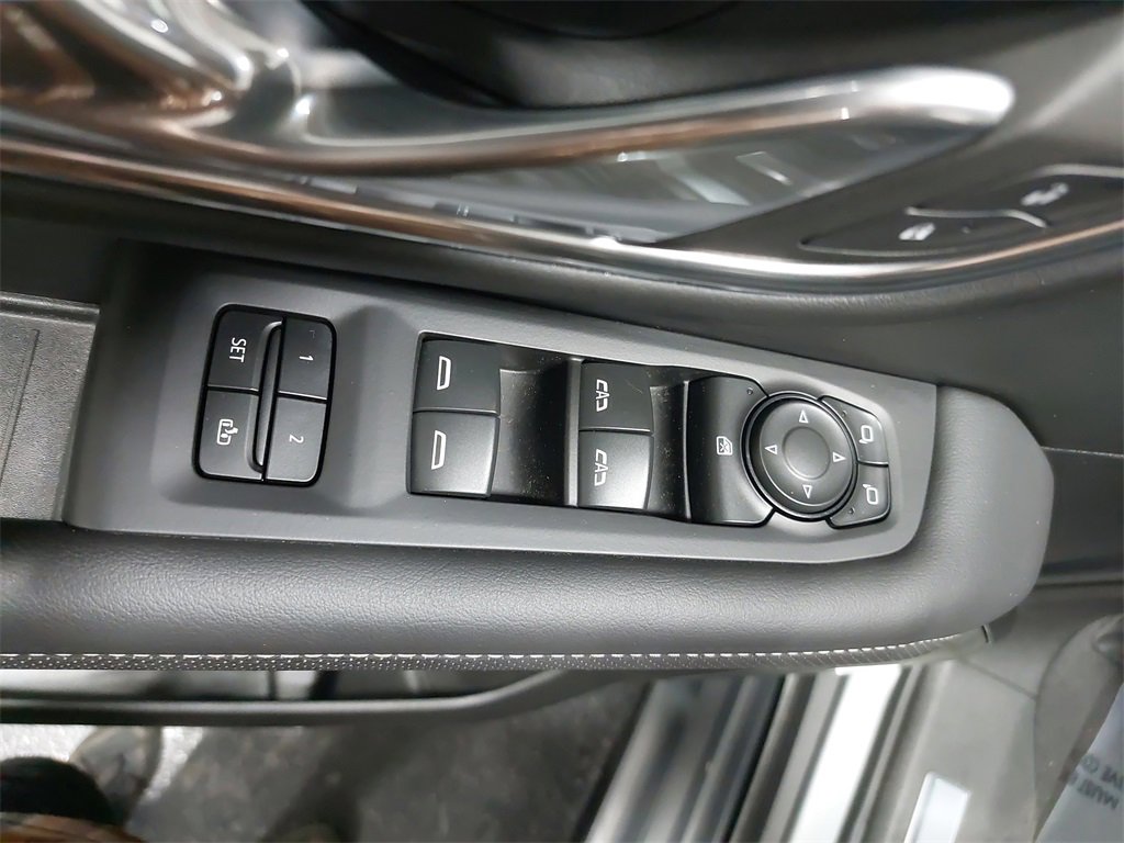 Used 2024 GMC Yukon SLT image 29