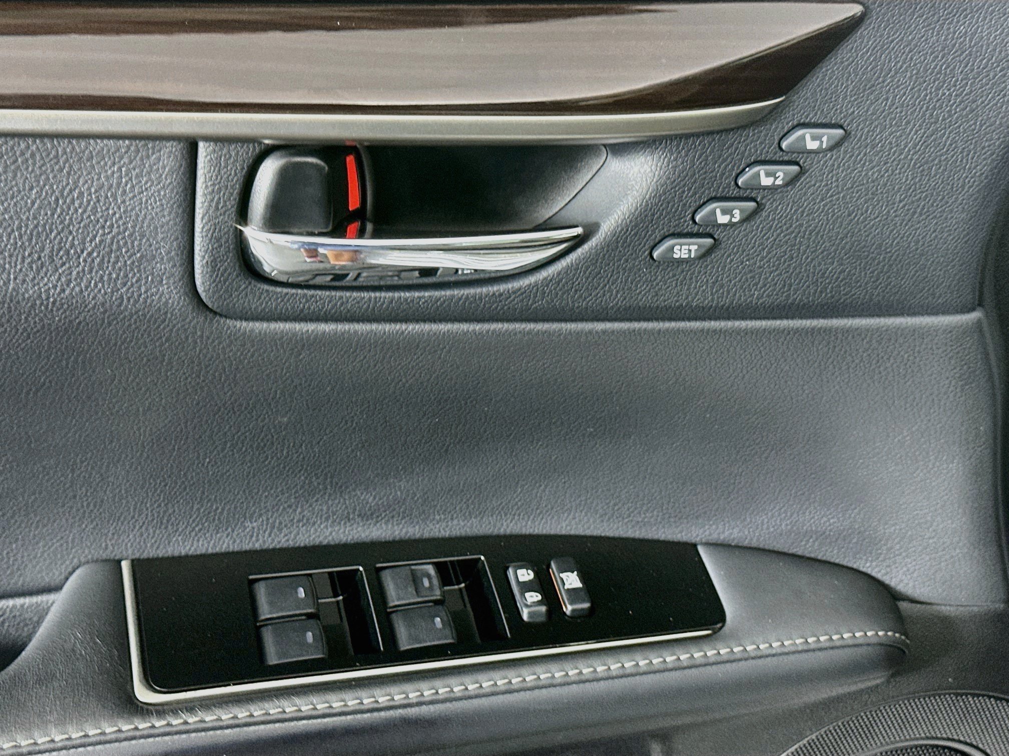 Used 2018 Lexus ES 300h w/ Navigation Package FWD image 15