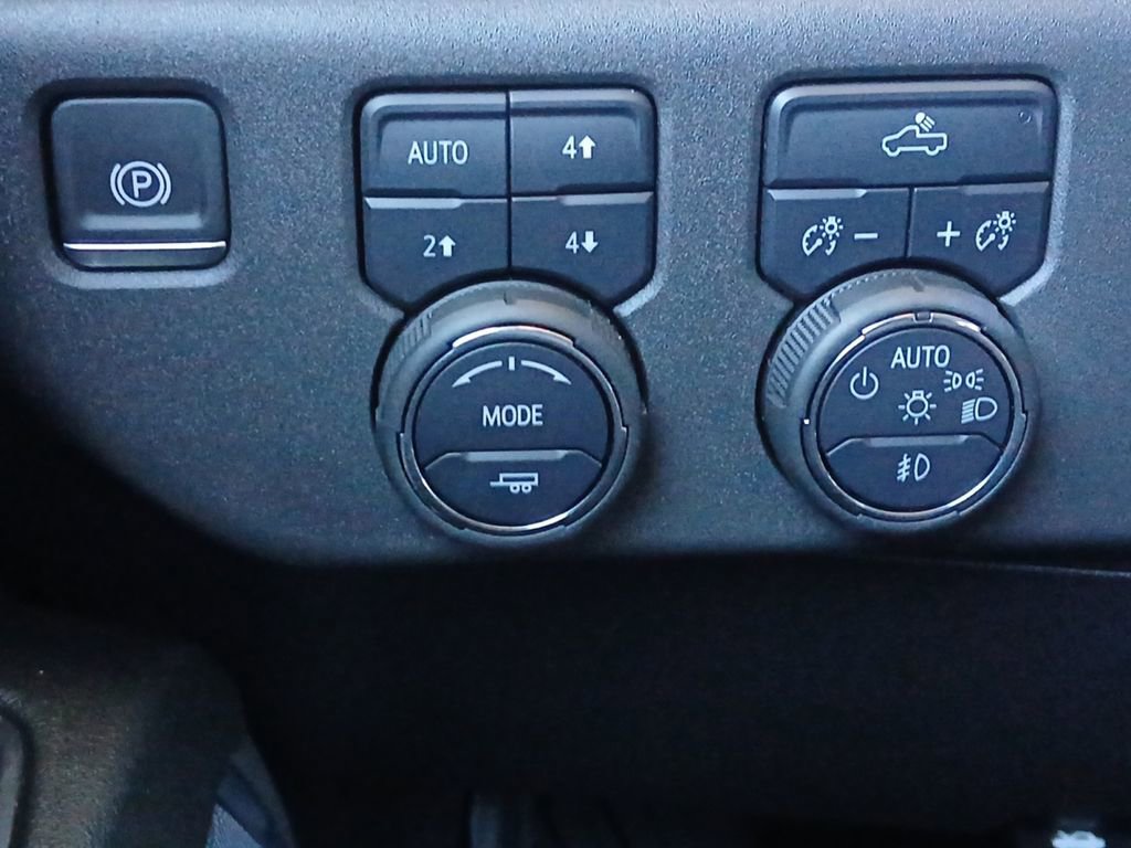 Used 2025 Chevrolet Silverado 1500 LT Trail Boss w/ Convenience Package II image 11