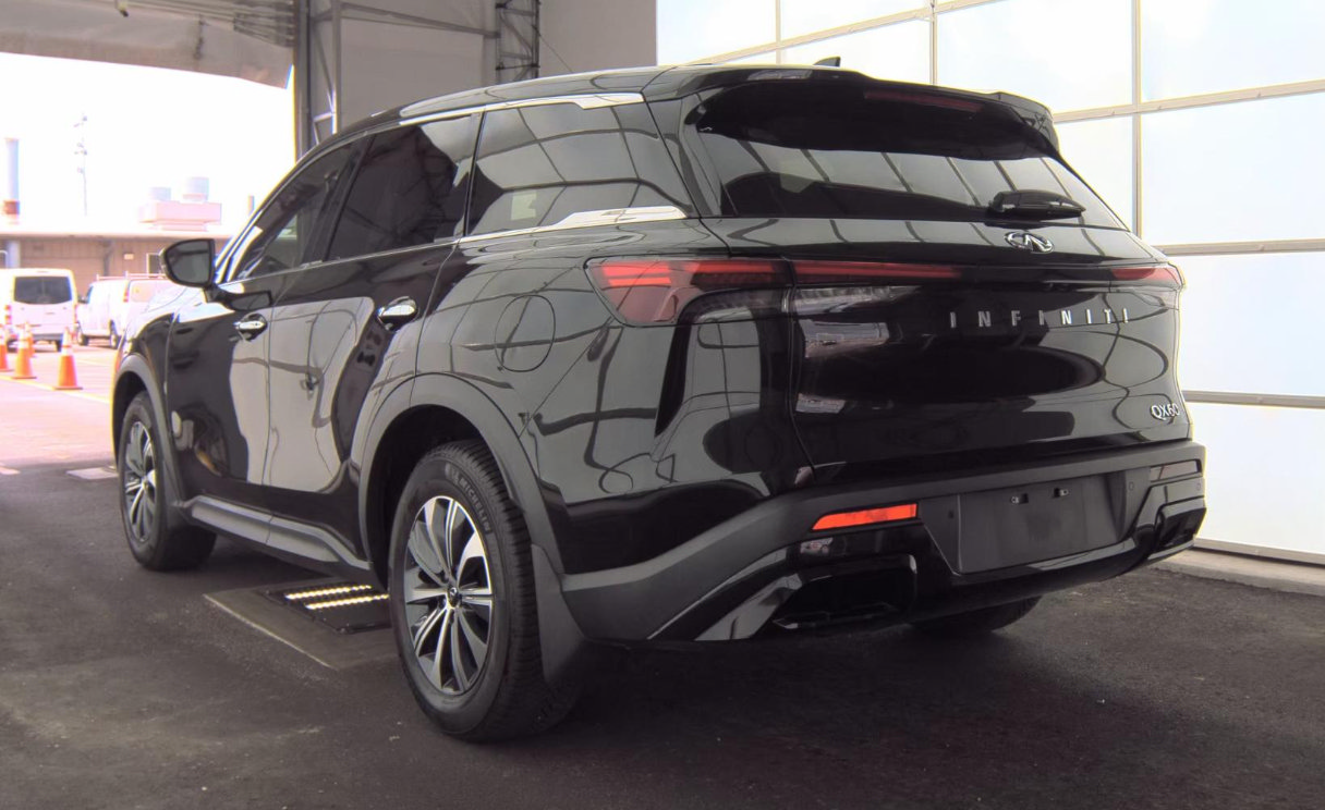 Certified 2023 INFINITI QX60 Pure FWD image 3