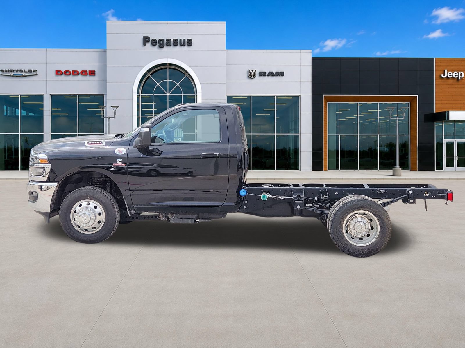 New 2025 RAM 3500 Tradesman RWD video 3