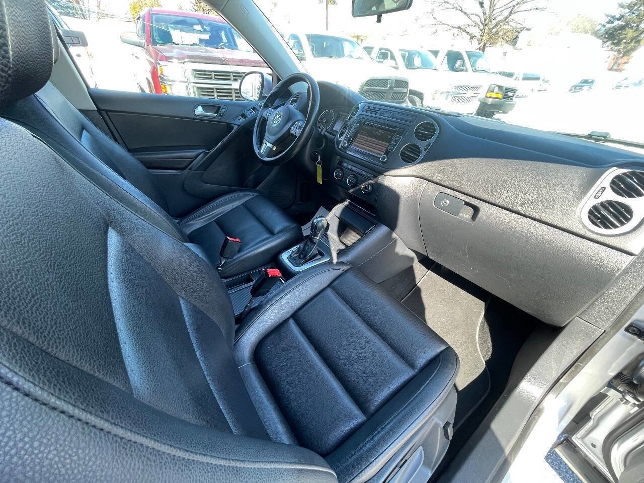 Used 2013 Volkswagen Tiguan SE image 29