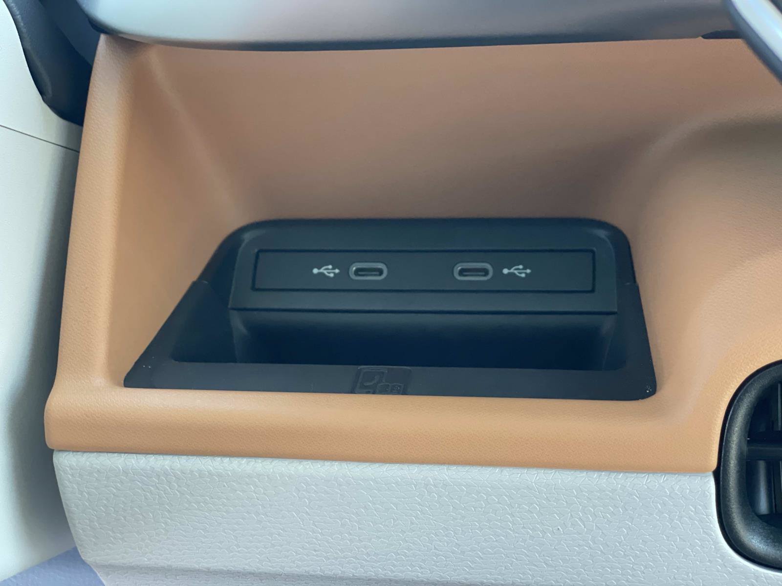 Certified 2025 Volkswagen ID. Buzz Pro S Plus AWD/4WD image 18