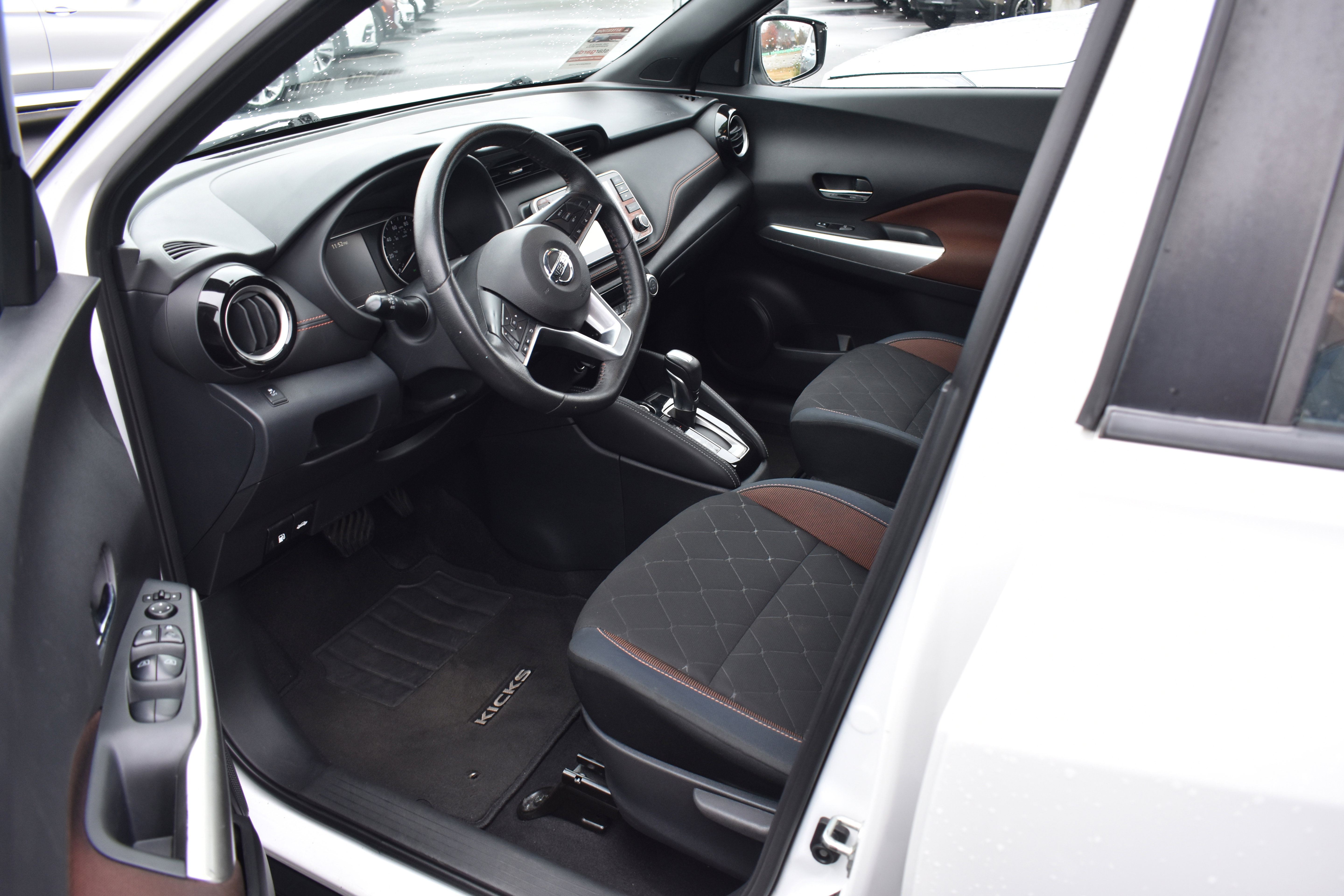 Used 2019 Nissan Kicks SR w/ Exterior Package image 12