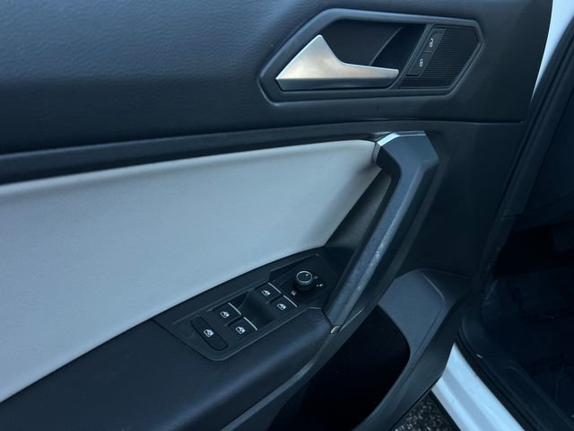 Used 2019 Volkswagen Tiguan SE w/ Panoramic Sunroof Package image 11