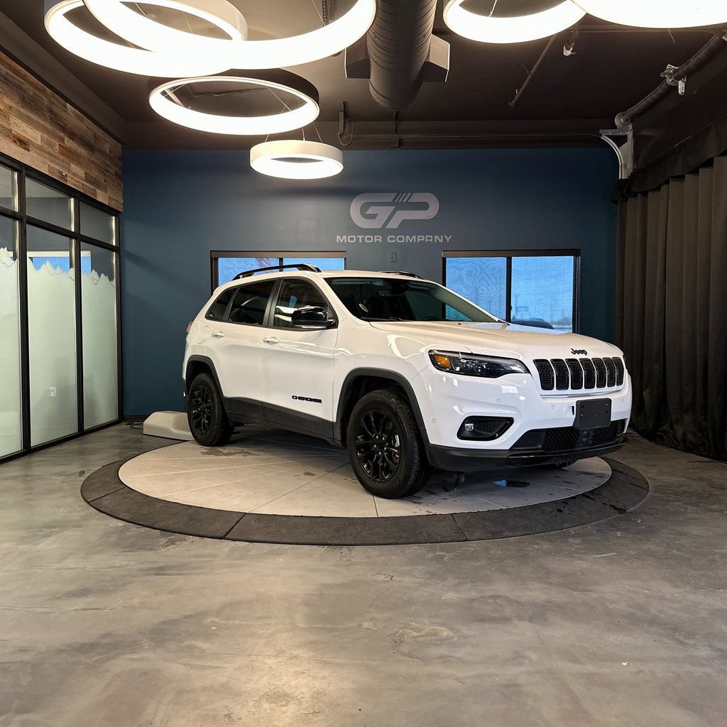 Used 2023 Jeep Cherokee Altitude Lux