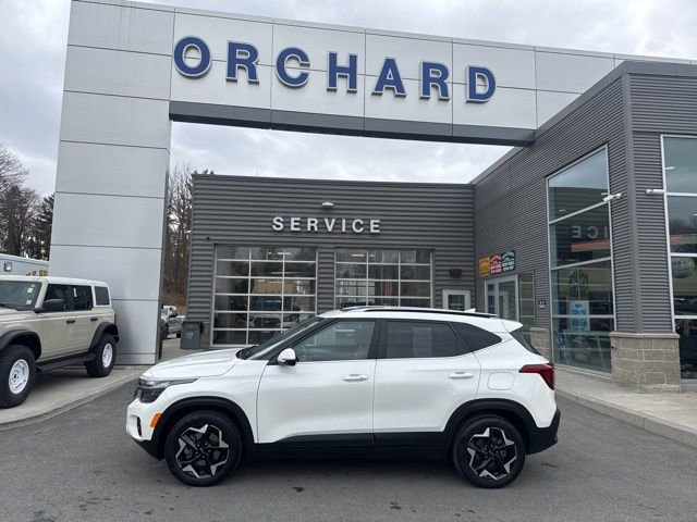 Used 2024 Kia Seltos EX image 2