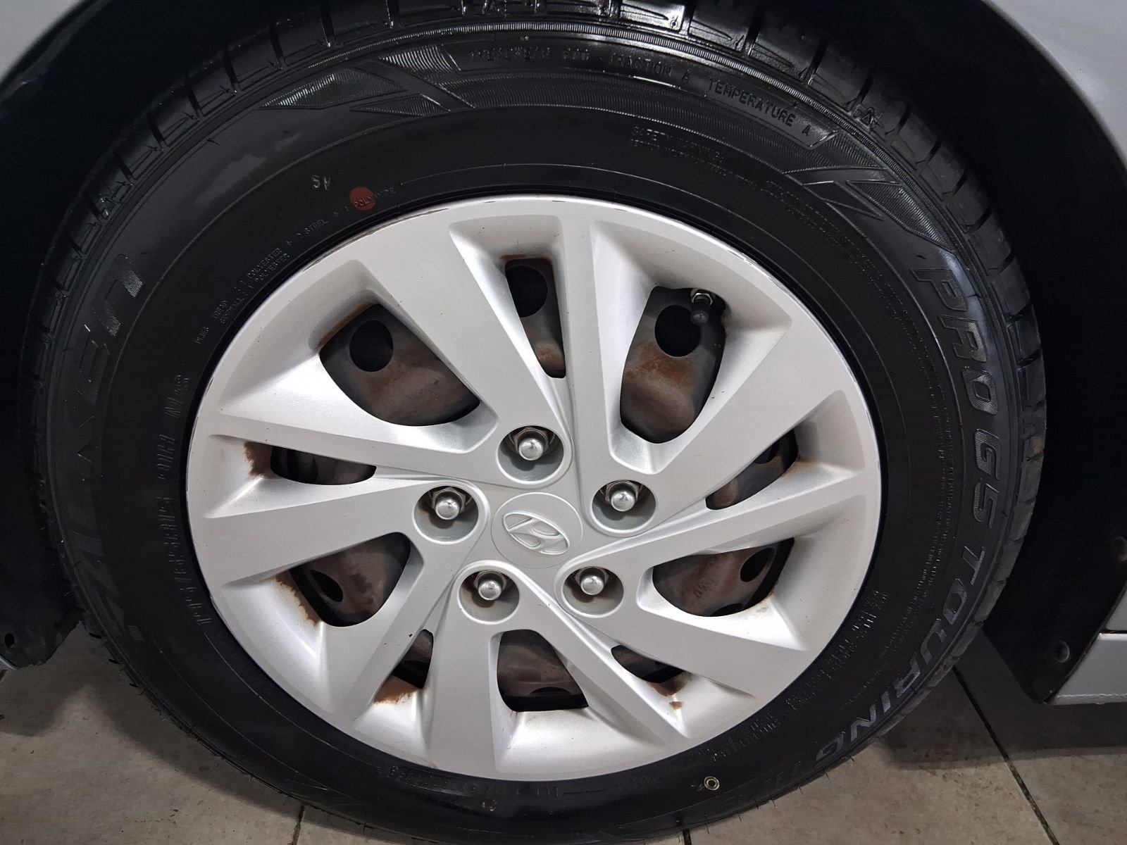 Used 2017 Hyundai Elantra SE image 10