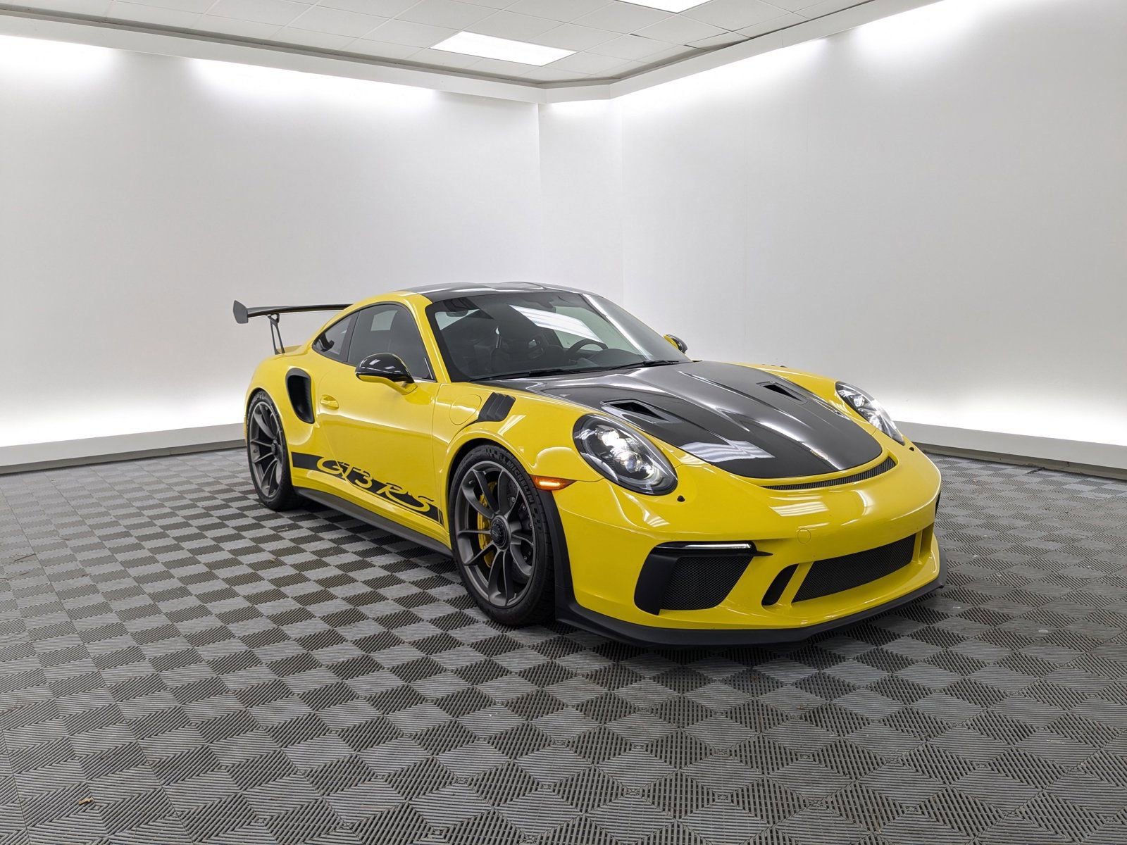 Certified 2019 Porsche 911 GT3 RS w/ Weissach Package image 7
