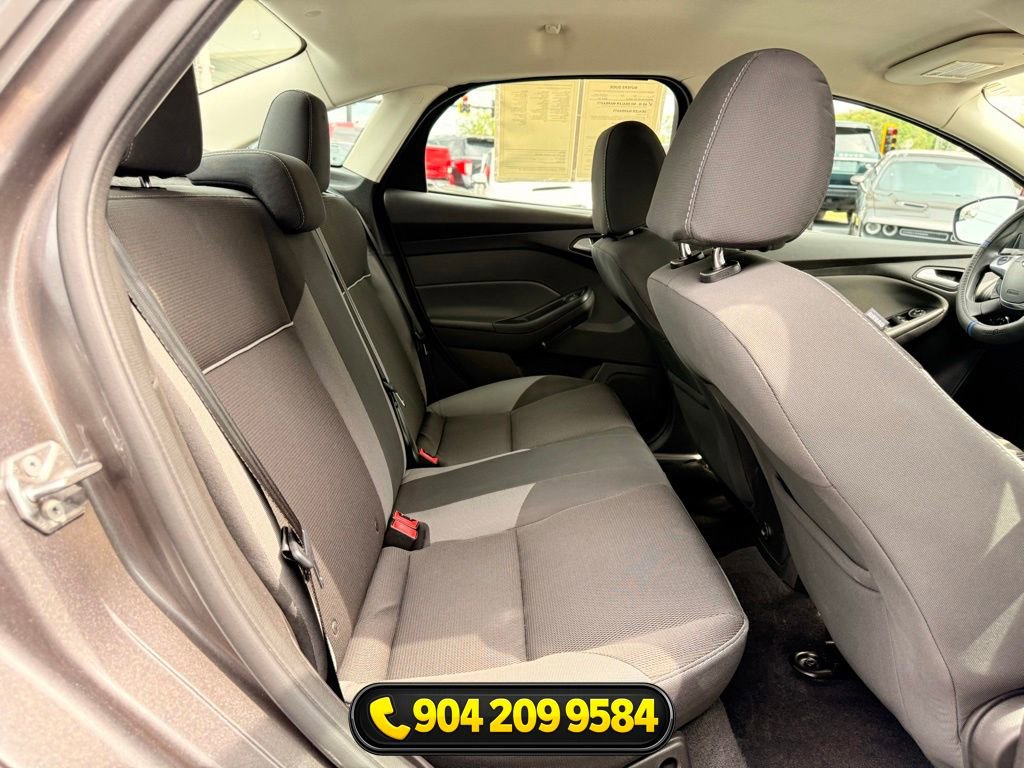 Used 2014 Ford Focus SE FWD image 30