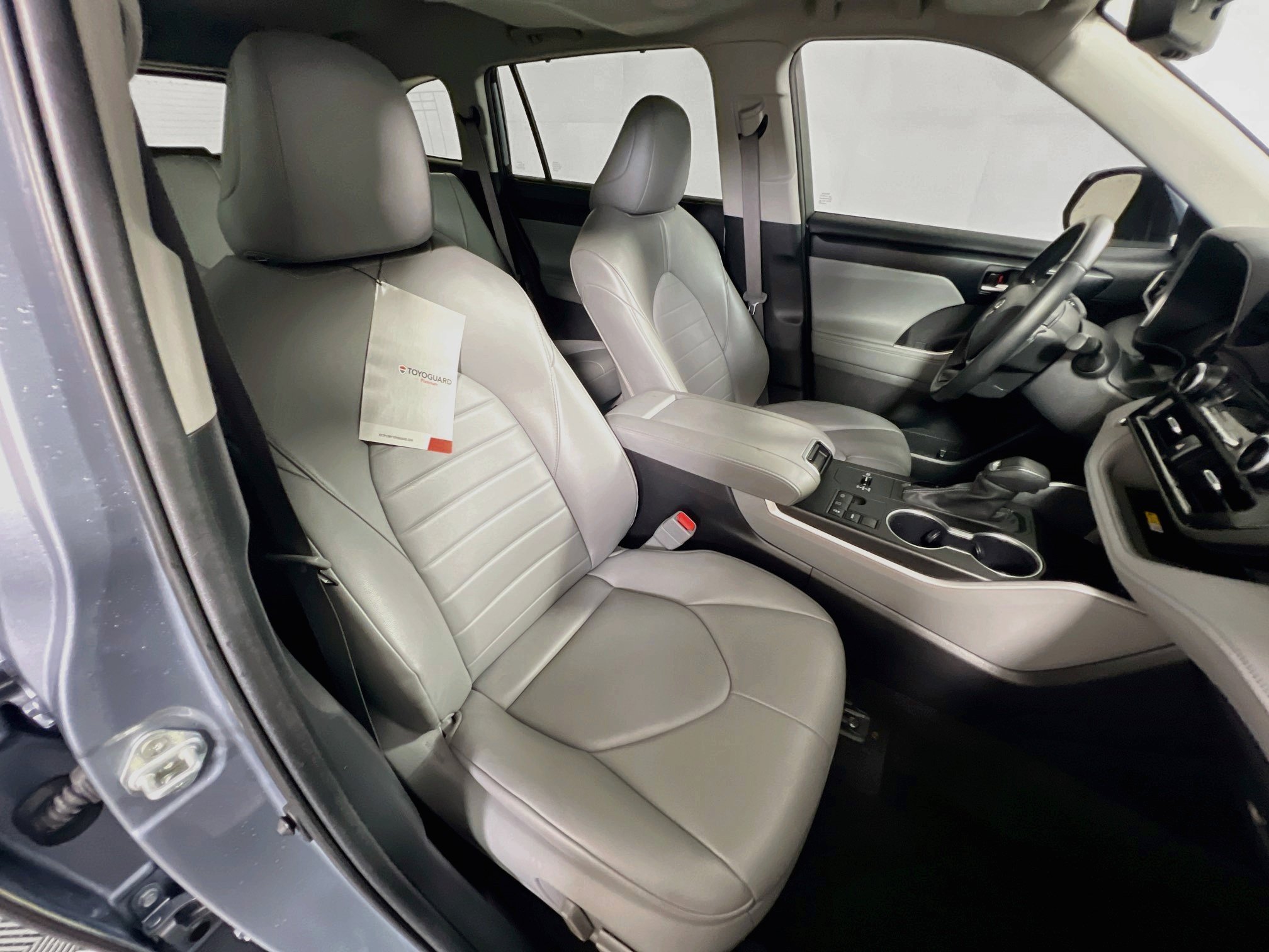 Used 2023 Toyota Highlander XLE FWD image 30