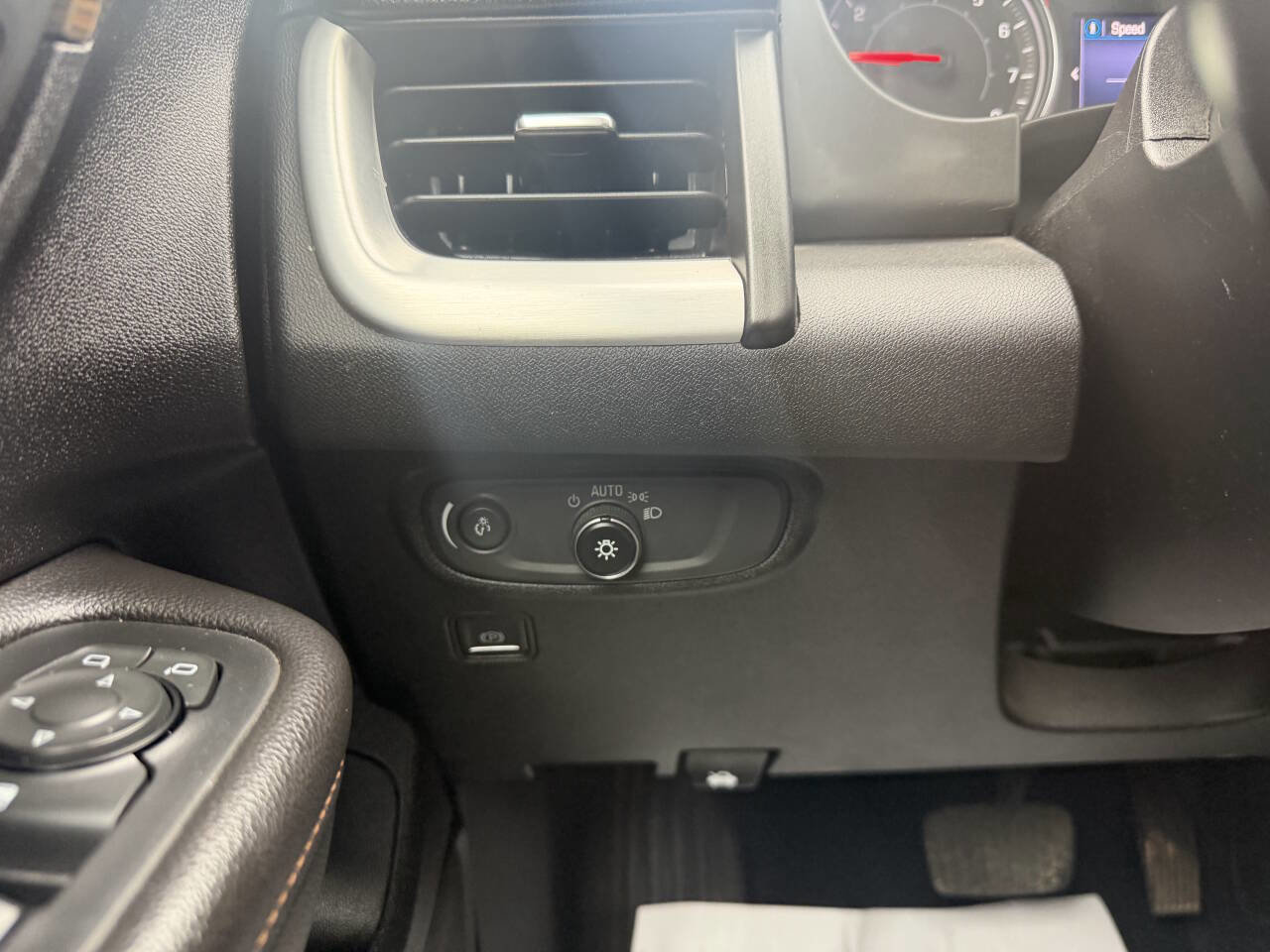 Used 2019 GMC Terrain SLE image 28