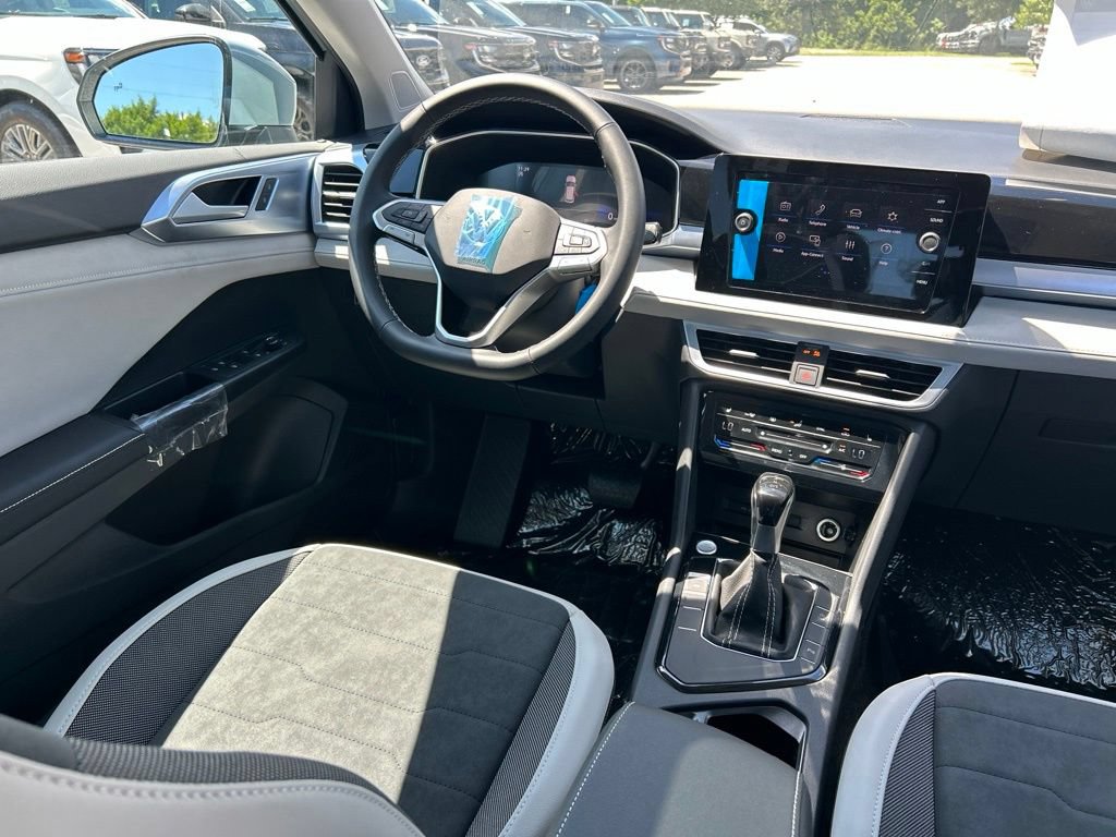 New 2026 Volkswagen Taos SE FWD image 9