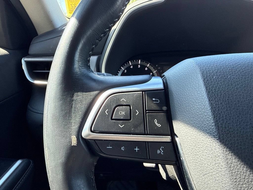 Used 2021 Toyota Highlander XLE AWD/4WD image 13