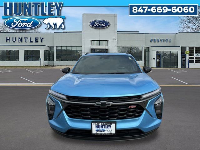Used 2025 Chevrolet Trax RS w/ Driver Confidence Package FWD image 3