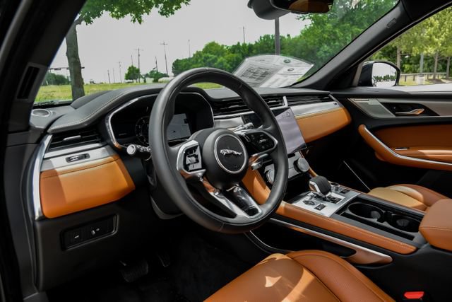 Used 2026 Jaguar F-PACE R-Dynamic S AWD/4WD image 2