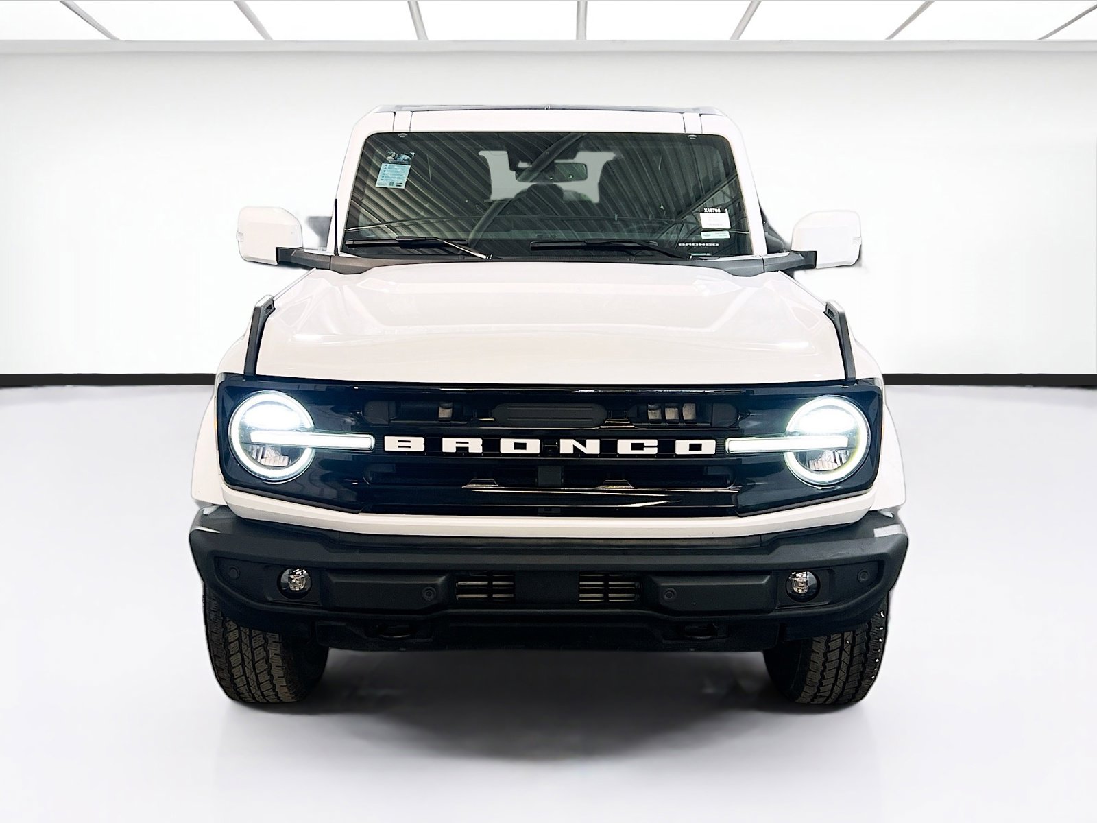 Used 2023 Ford Bronco Outer Banks image 2