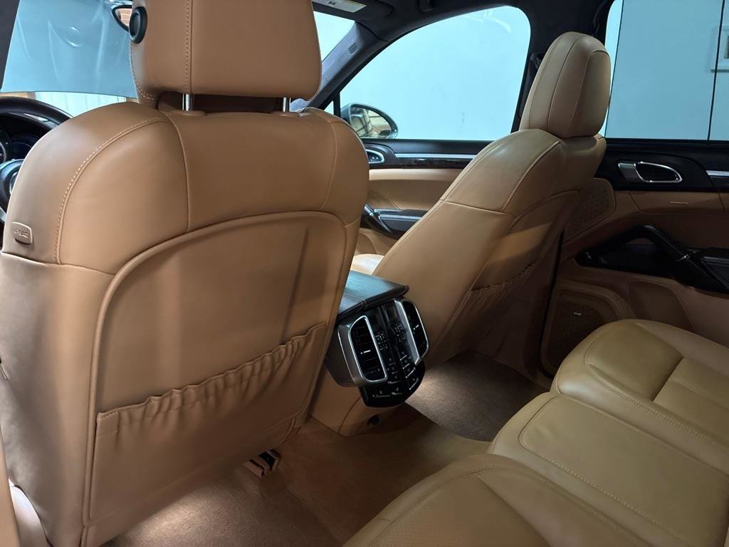 Used 2016 Porsche Cayenne Turbo image 27