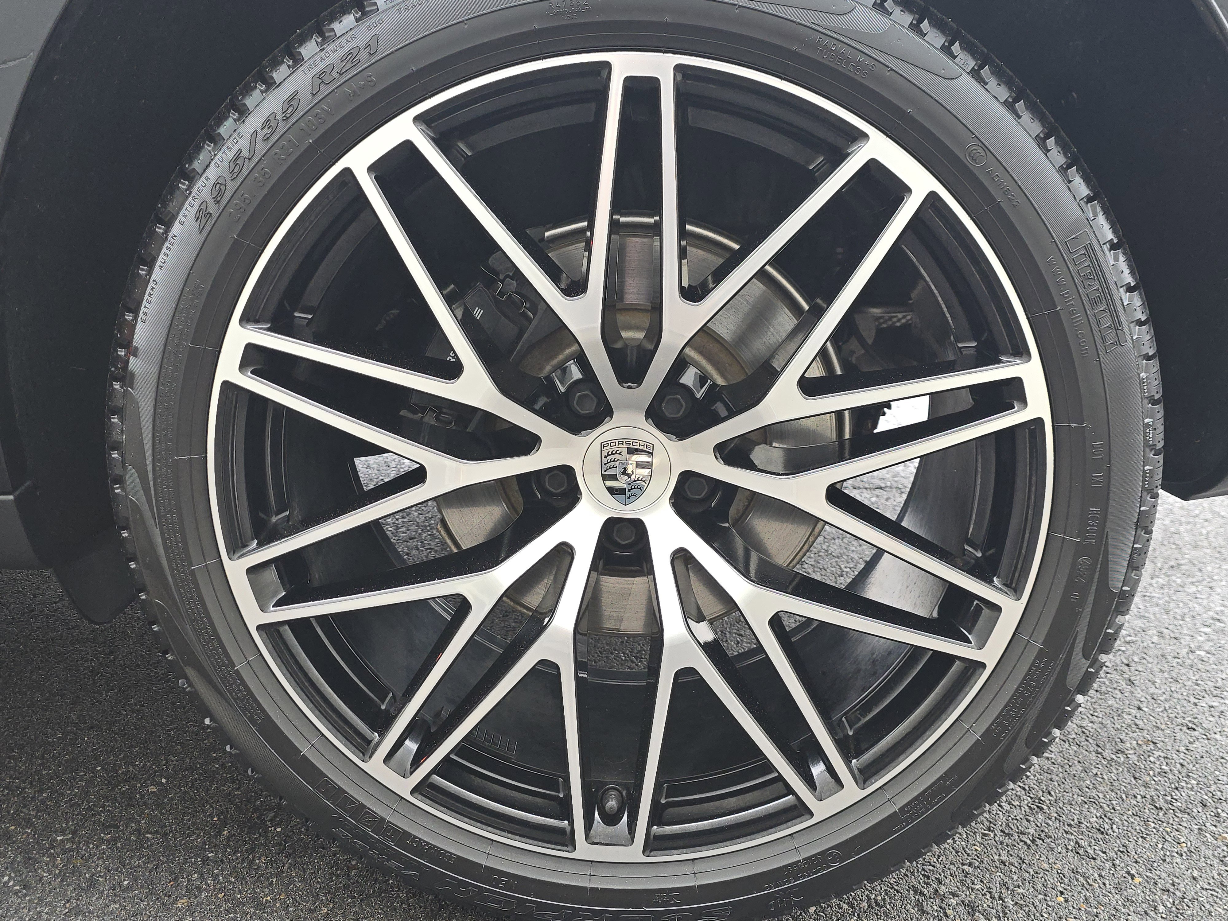 Certified 2025 Porsche Macan image 28